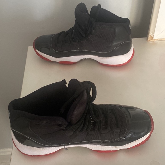 Kids Jordan almost look new - Picture 2 of 5